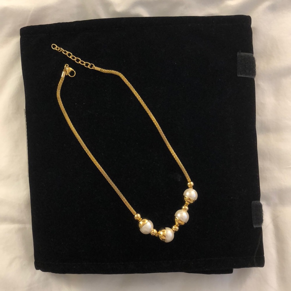 Necklace. NEW